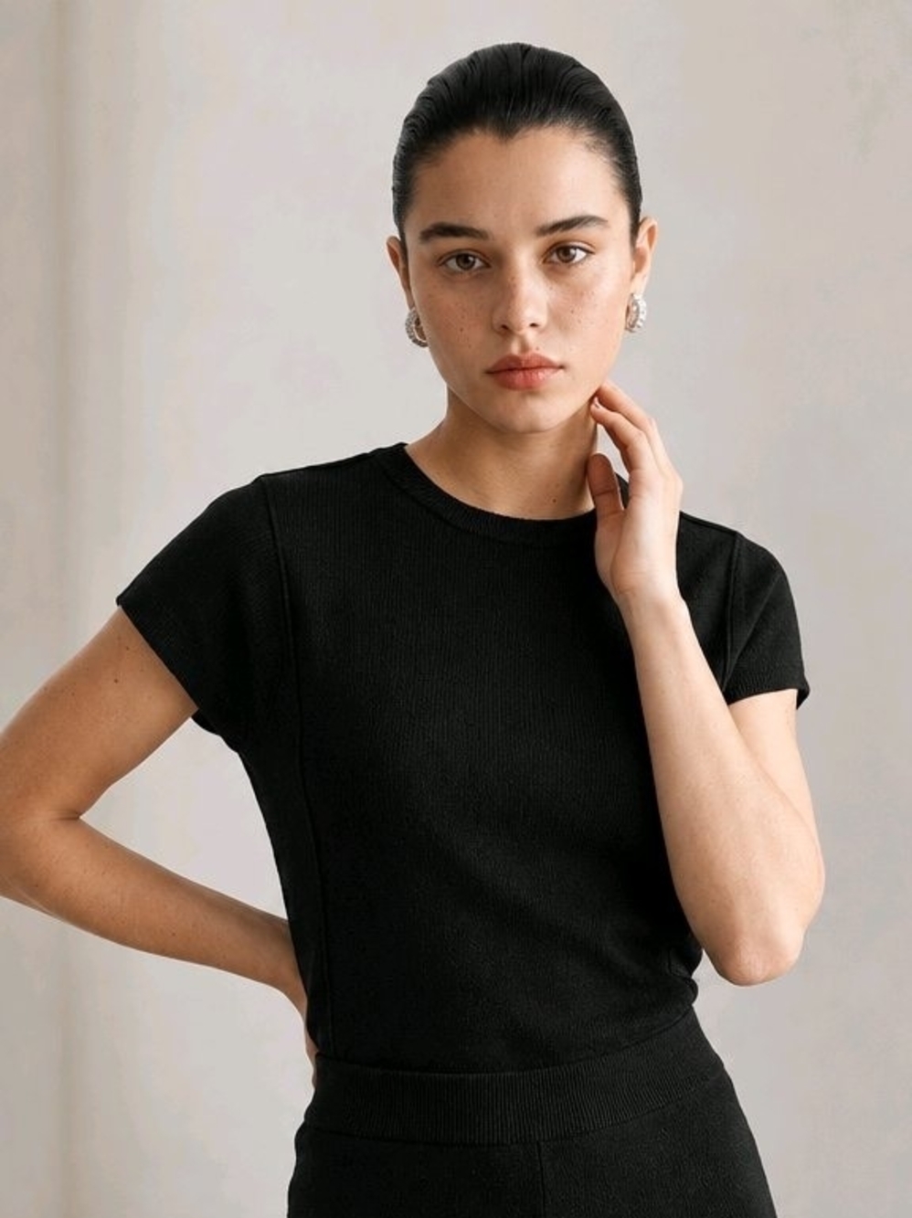 Adrianna Papell Black Exposed Seam Extended Sleeve Sweater Knit Top
